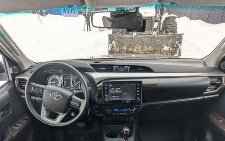 Toyota Hilux VIII, 2022 год, 5 300 000 рублей, 14 фотография