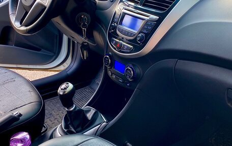 Hyundai Solaris II рестайлинг, 2012 год, 580 000 рублей, 4 фотография