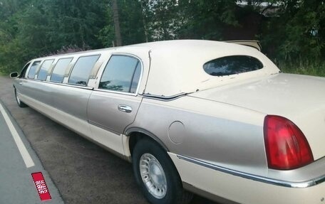 Lincoln Town Car III рестайлинг, 2002 год, 1 500 000 рублей, 2 фотография