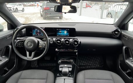 Mercedes-Benz A-Класс, 2019 год, 2 650 000 рублей, 10 фотография