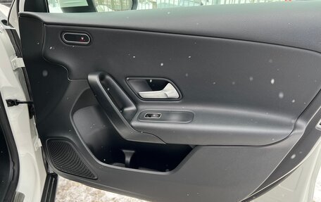 Mercedes-Benz A-Класс, 2019 год, 2 650 000 рублей, 19 фотография