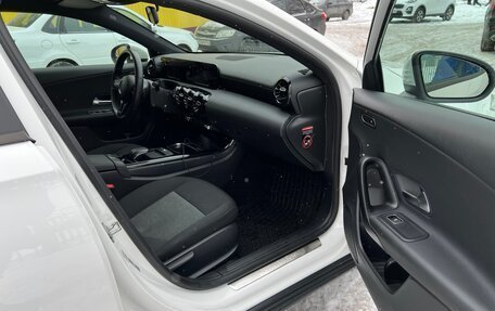 Mercedes-Benz A-Класс, 2019 год, 2 650 000 рублей, 20 фотография