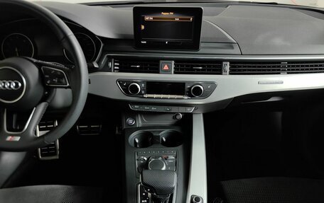 Audi A4, 2018 год, 2 610 000 рублей, 15 фотография