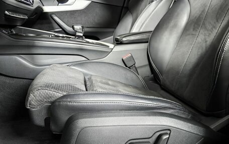 Audi A4, 2018 год, 2 610 000 рублей, 21 фотография