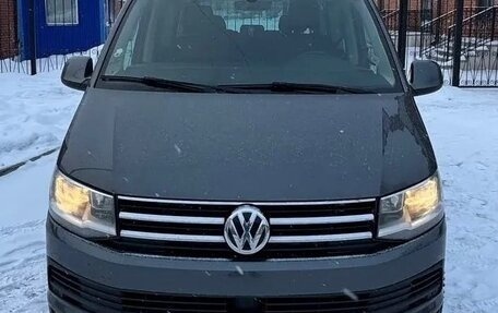 Volkswagen Multivan T6 рестайлинг, 2016 год, 2 450 000 рублей, 1 фотография