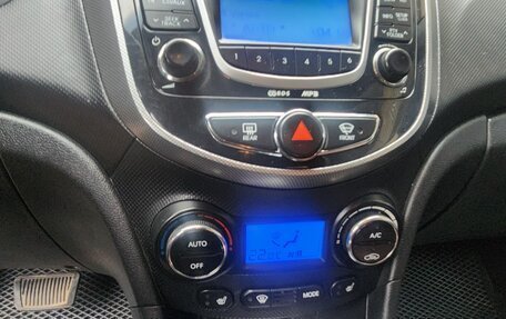 Hyundai Solaris II рестайлинг, 2011 год, 690 000 рублей, 7 фотография