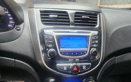 Hyundai Solaris II рестайлинг, 2011 год, 690 000 рублей, 8 фотография