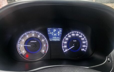 Hyundai Solaris II рестайлинг, 2011 год, 690 000 рублей, 6 фотография