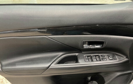 Mitsubishi Outlander III рестайлинг 3, 2018 год, 1 699 000 рублей, 16 фотография