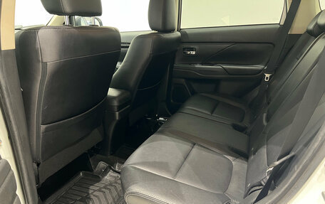 Mitsubishi Outlander III рестайлинг 3, 2018 год, 1 699 000 рублей, 13 фотография