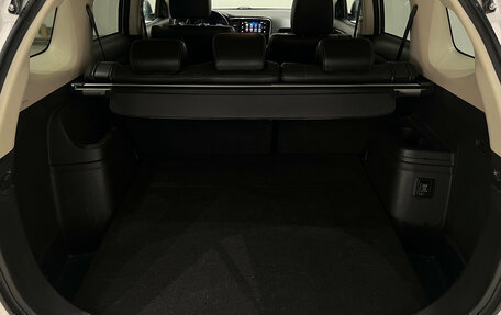 Mitsubishi Outlander III рестайлинг 3, 2018 год, 1 699 000 рублей, 12 фотография