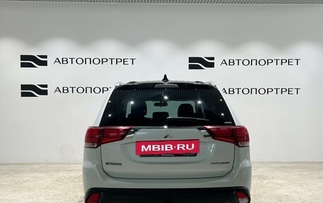 Mitsubishi Outlander III рестайлинг 3, 2018 год, 1 699 000 рублей, 6 фотография