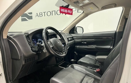Mitsubishi Outlander III рестайлинг 3, 2018 год, 1 699 000 рублей, 15 фотография