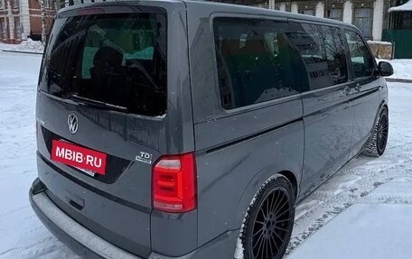 Volkswagen Multivan T6 рестайлинг, 2016 год, 2 450 000 рублей, 2 фотография