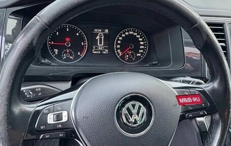 Volkswagen Multivan T6 рестайлинг, 2016 год, 2 450 000 рублей, 9 фотография