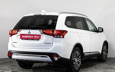 Mitsubishi Outlander III рестайлинг 3, 2018 год, 1 899 000 рублей, 5 фотография