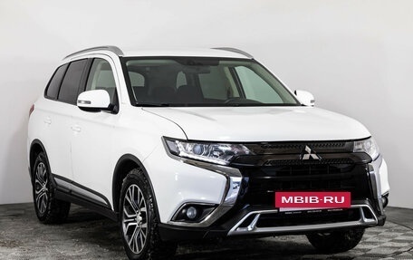 Mitsubishi Outlander III рестайлинг 3, 2018 год, 1 899 000 рублей, 3 фотография