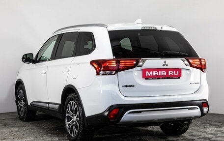 Mitsubishi Outlander III рестайлинг 3, 2018 год, 1 899 000 рублей, 7 фотография