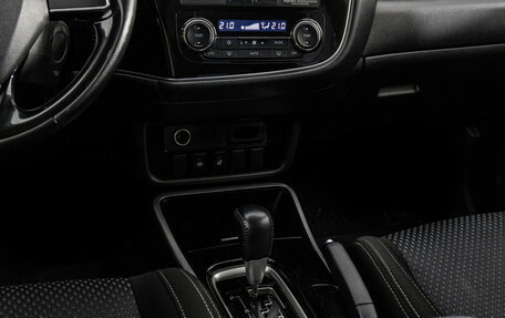 Mitsubishi Outlander III рестайлинг 3, 2018 год, 1 899 000 рублей, 12 фотография