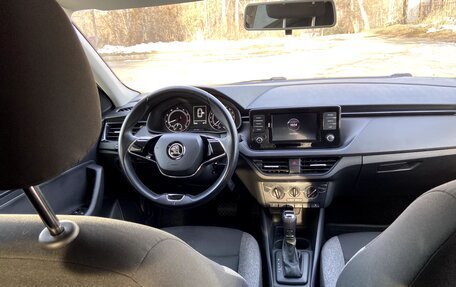 Skoda Rapid II, 2021 год, 1 800 000 рублей, 23 фотография