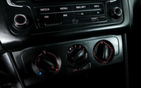 Volkswagen Polo VI (EU Market), 2015 год, 856 000 рублей, 11 фотография