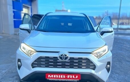Toyota RAV4, 2021 год, 3 800 000 рублей, 4 фотография