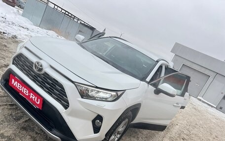 Toyota RAV4, 2021 год, 3 800 000 рублей, 2 фотография