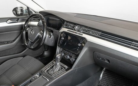 Volkswagen Passat B8 рестайлинг, 2016 год, 2 600 000 рублей, 7 фотография