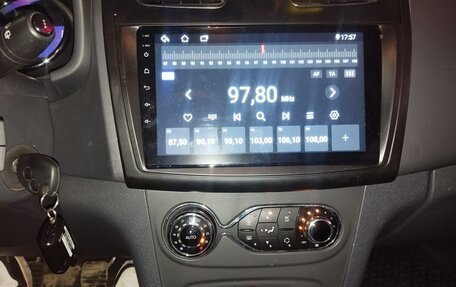 Renault Sandero II рестайлинг, 2015 год, 700 000 рублей, 10 фотография