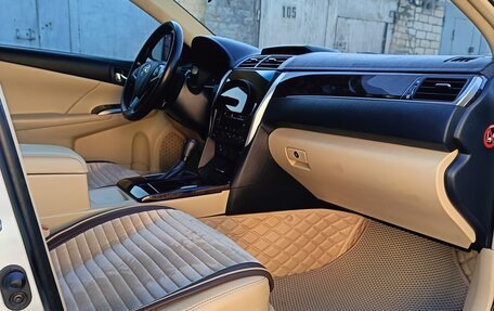 Toyota Camry, 2017 год, 2 400 000 рублей, 12 фотография