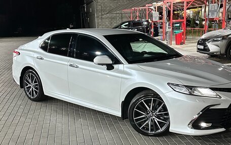 Toyota Camry, 2022 год, 3 500 000 рублей, 2 фотография