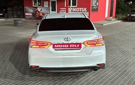 Toyota Camry, 2022 год, 3 500 000 рублей, 4 фотография