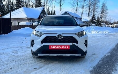 Toyota RAV4, 2021 год, 3 450 000 рублей, 2 фотография