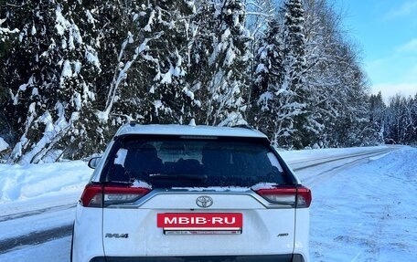 Toyota RAV4, 2021 год, 3 450 000 рублей, 5 фотография