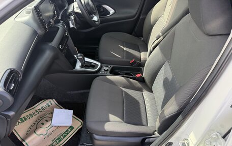 Toyota Yaris Cross, 2020 год, 1 820 000 рублей, 16 фотография