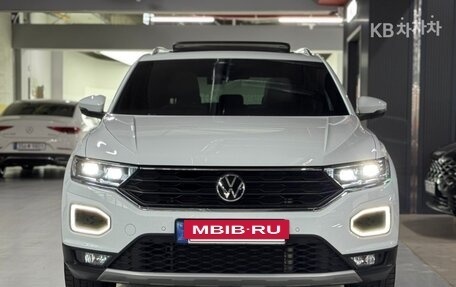 Volkswagen T-Roc I, 2021 год, 1 790 099 рублей, 2 фотография