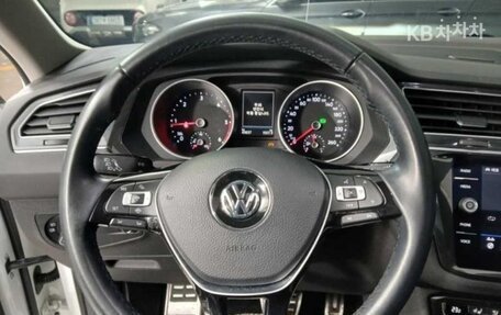 Volkswagen Tiguan II, 2020 год, 2 450 099 рублей, 8 фотография