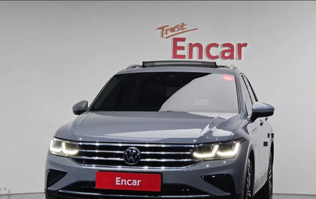 Volkswagen Tiguan II, 2021 год, 3 775 000 рублей, 3 фотография