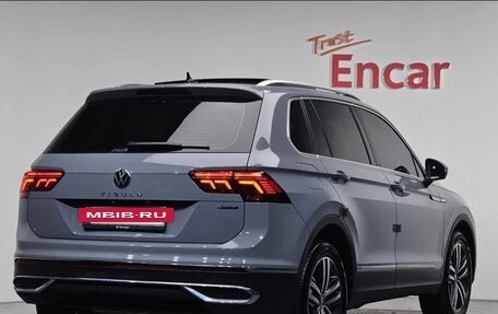 Volkswagen Tiguan II, 2021 год, 3 775 000 рублей, 2 фотография