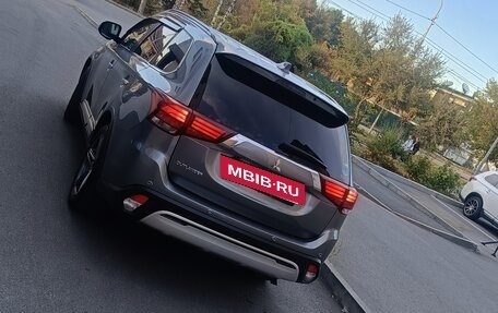 Mitsubishi Outlander III рестайлинг 3, 2019 год, 2 500 000 рублей, 10 фотография