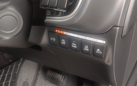 Mitsubishi Outlander III рестайлинг 3, 2019 год, 2 500 000 рублей, 14 фотография