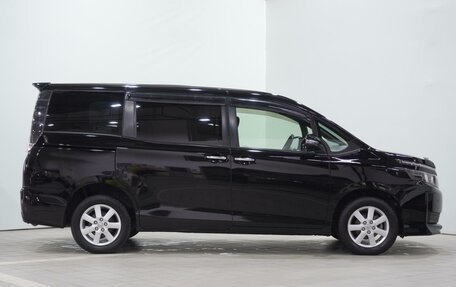 Toyota Voxy III, 2014 год, 1 890 000 рублей, 5 фотография