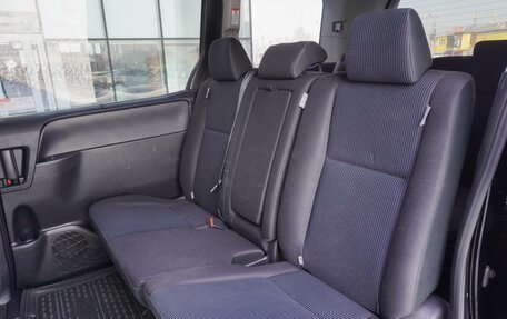 Toyota Voxy III, 2014 год, 1 890 000 рублей, 13 фотография