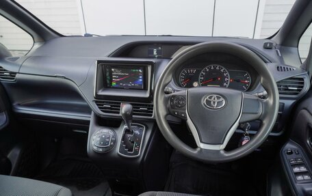 Toyota Voxy III, 2014 год, 1 890 000 рублей, 9 фотография