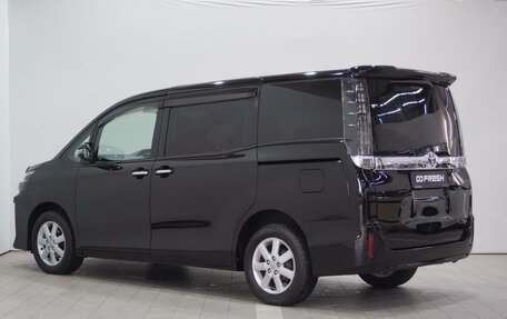 Toyota Voxy III, 2014 год, 1 890 000 рублей, 2 фотография