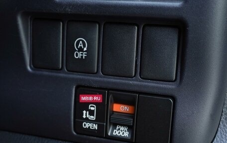 Toyota Voxy III, 2014 год, 1 890 000 рублей, 21 фотография