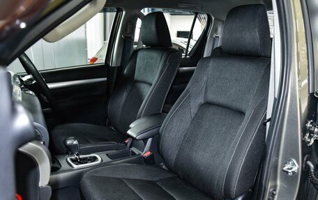 Toyota Hilux VIII, 2022 год, 5 199 000 рублей, 10 фотография