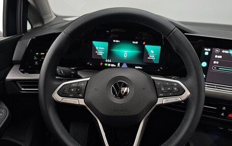 Volkswagen Golf VIII, 2022 год, 2 330 000 рублей, 14 фотография