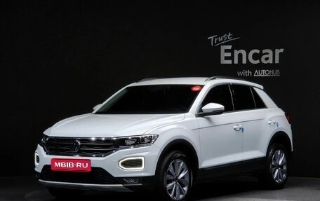 Volkswagen T-Roc I, 2021 год, 1 990 000 рублей, 1 фотография