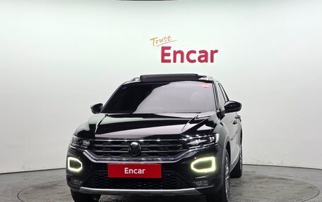 Volkswagen T-Roc I, 2021 год, 2 170 000 рублей, 2 фотография